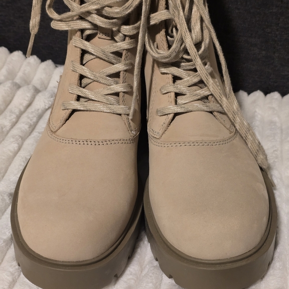 UGG Ballard Lace Up Waterproof Boot US 9 - Picture 4 of 10